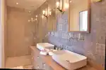 Bathroom 4 - Pix 1